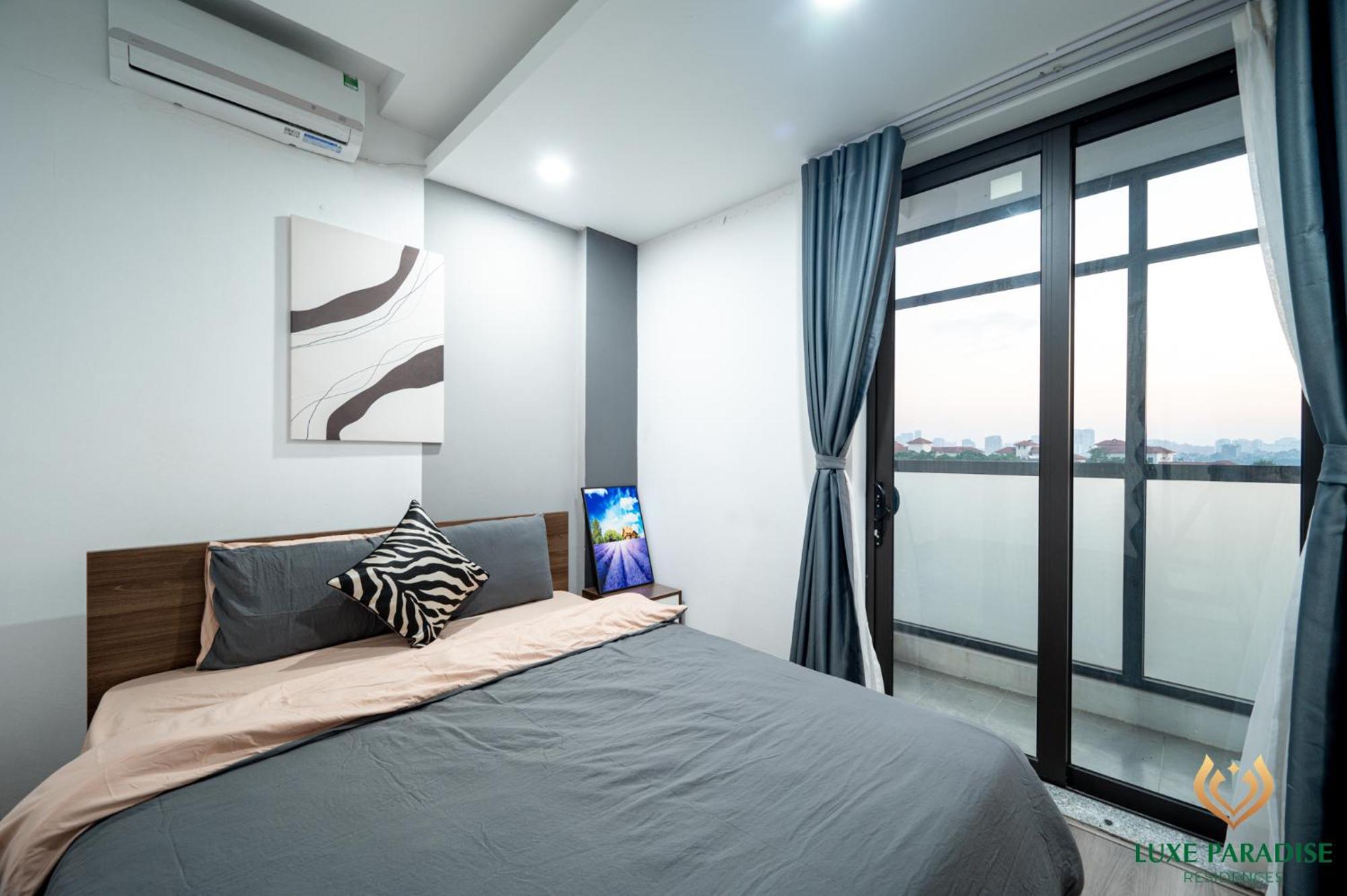Luxe Paradise Residence 76 To Ngoc Van Hanoi Exteriör bild