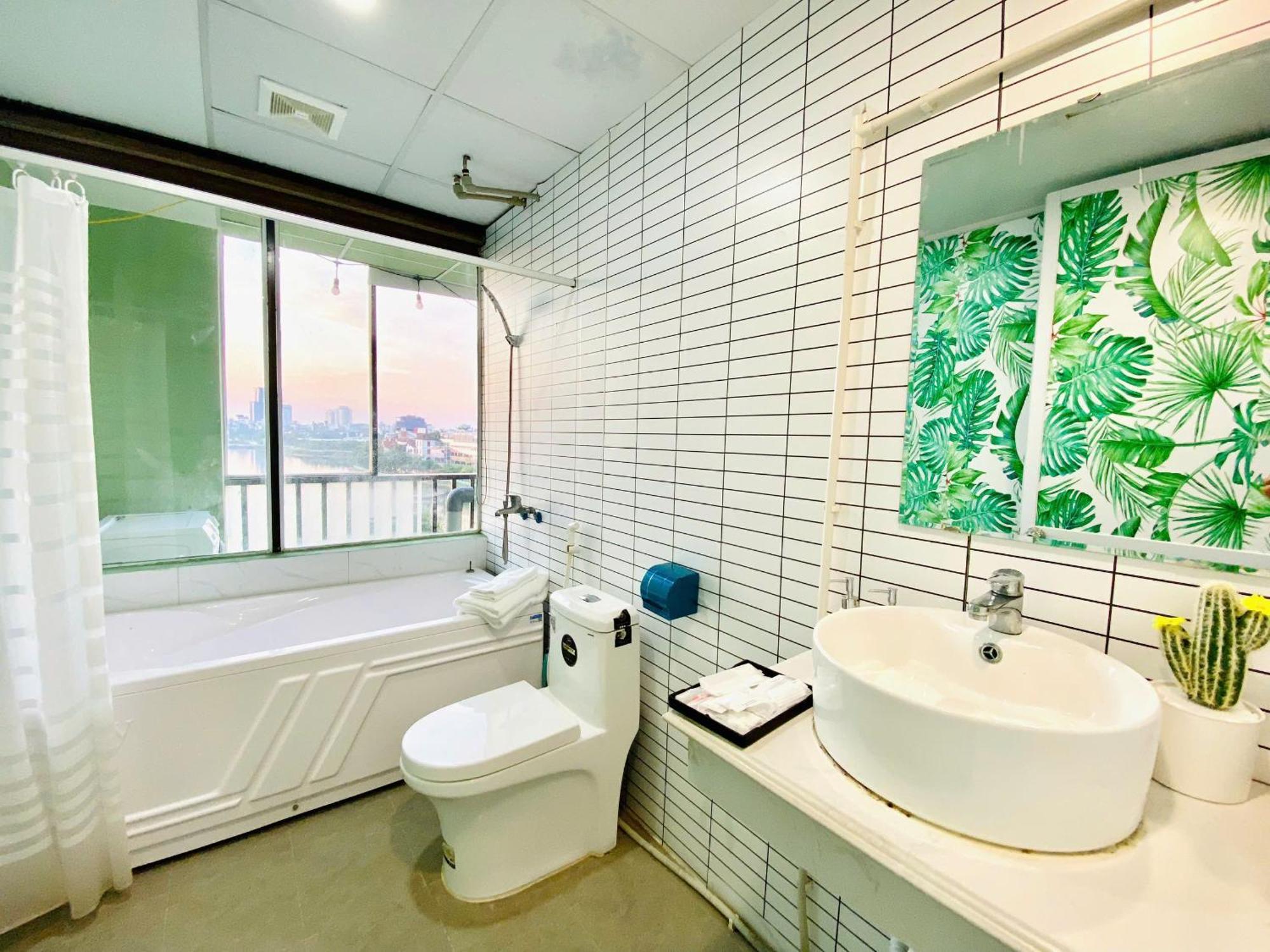 Luxe Paradise Residence 76 To Ngoc Van Hanoi Exteriör bild